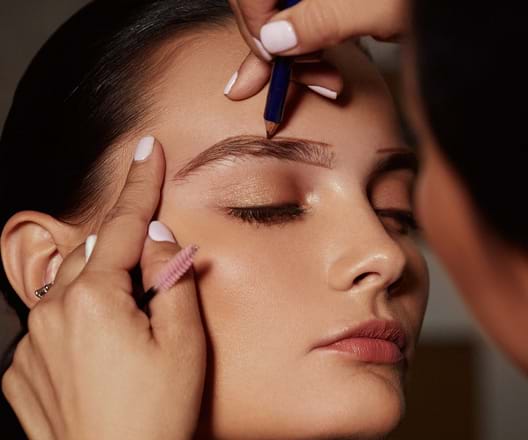 Choosing a reputable microblading and eyebrow micropigmentation center